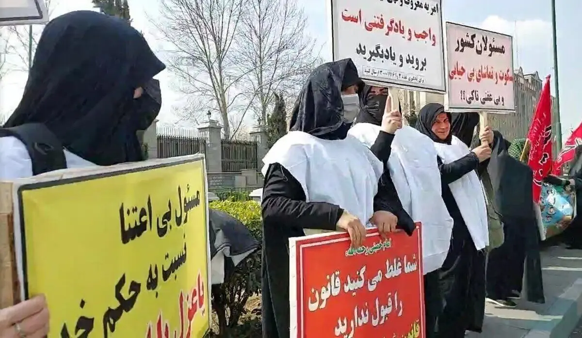 (ویدئو) شعارهای موافقان قانون حجاب مقابل مجلس