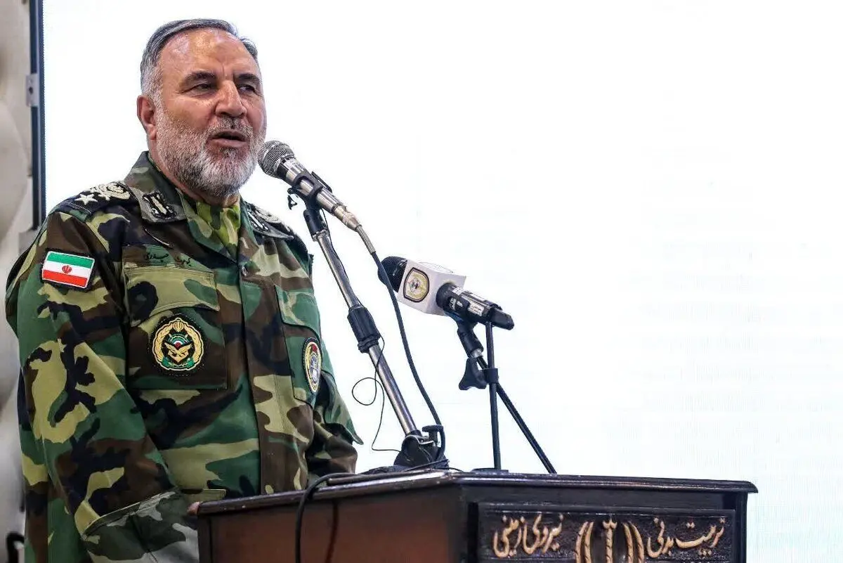 دست‌هایمان روی ماشه و آماده که طومار هر متجاوز را در هم بشکنیم
