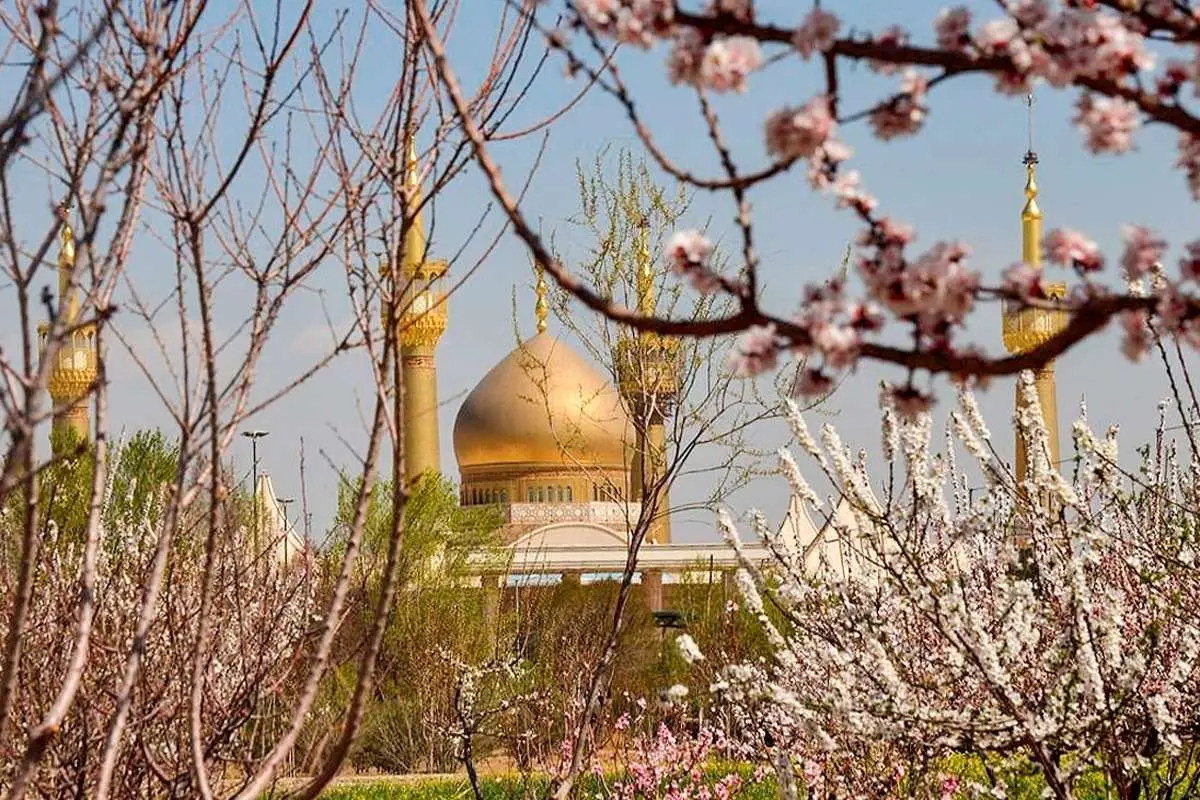 (تصاویر) حال و هوای بهاری باغ‌های حرم امام خمینی