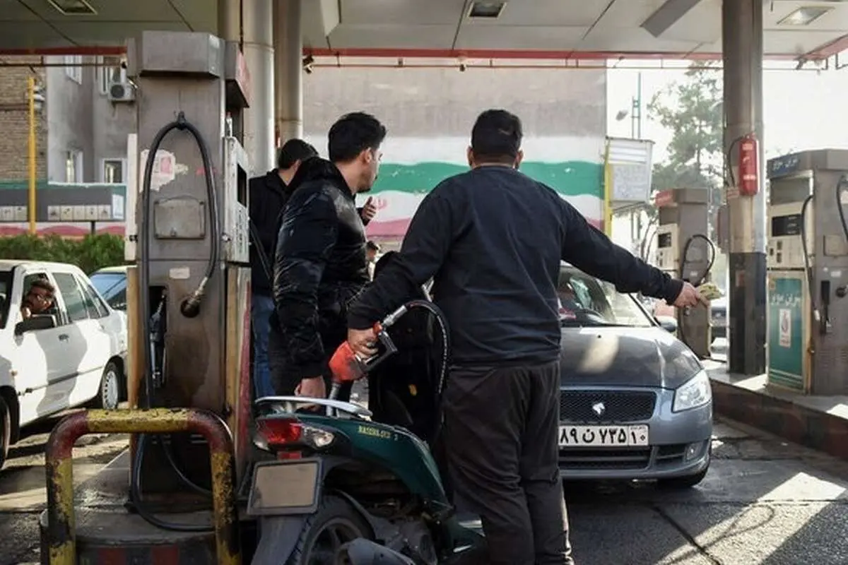 بازار سیاه بنزین رونق گرفت؛ بنزین ۳۰ هزار تومانی در جادههای شمال
