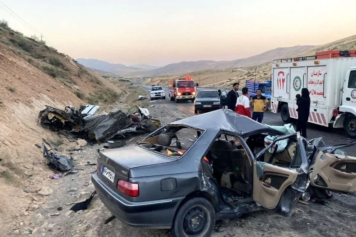 برخورد دو خودرو در جاده شیراز؛  ۱۰ نفر مصدوم شدند