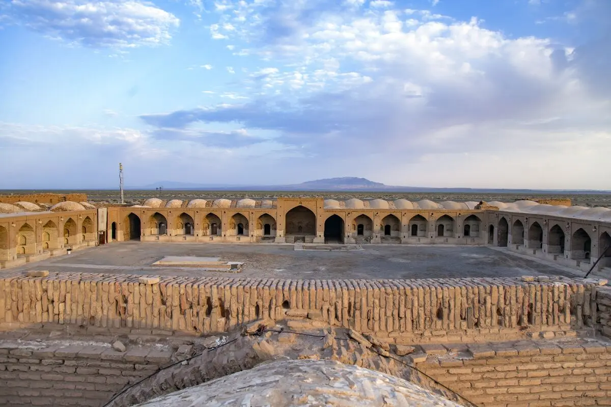 کاروانسرای دیرگچین قم؛ نگین بی‌همتای معماری ایران
