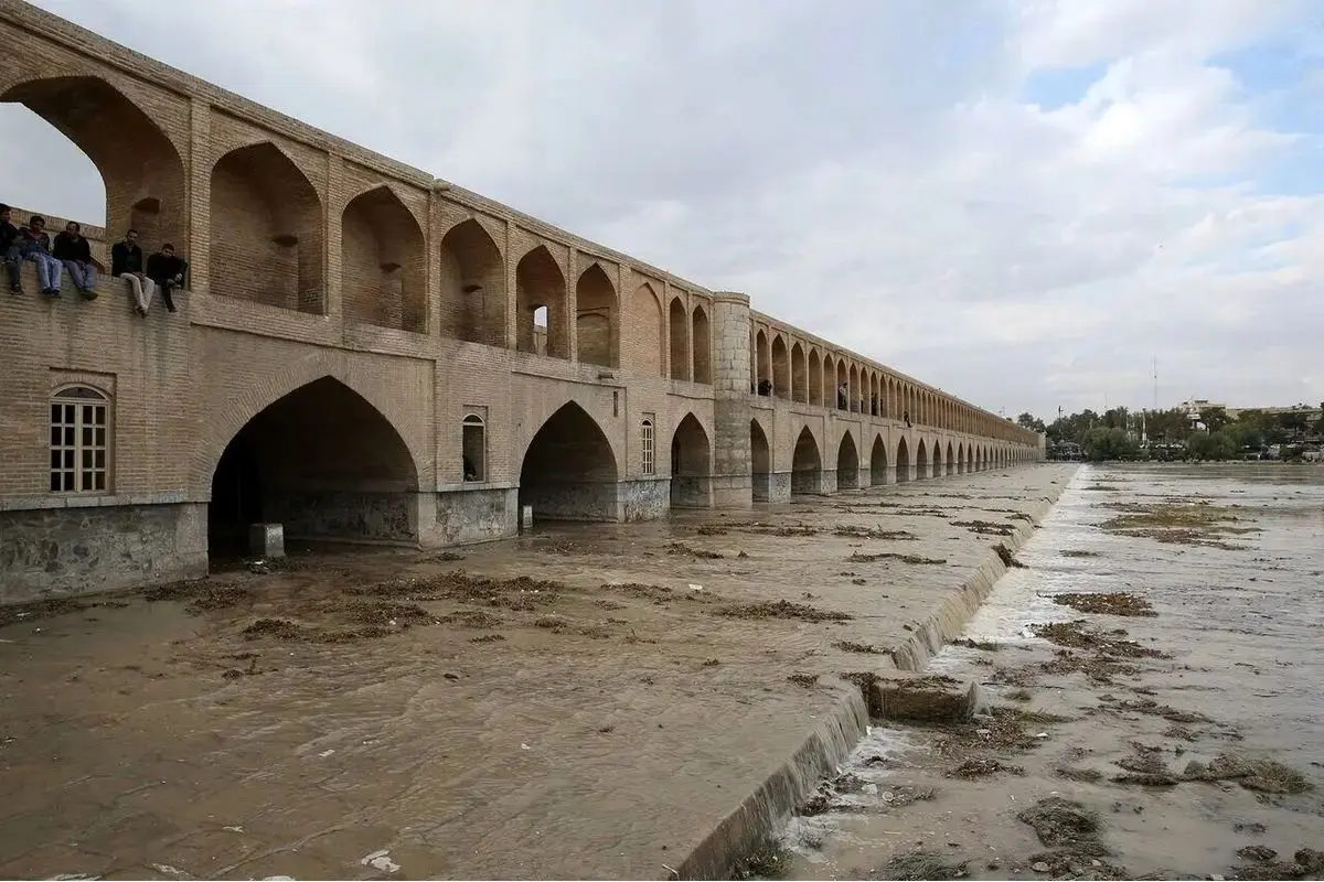 وضعیت نگران کننده زاینده رود؛ خشکسالی شدید گریبان اصفهان را گرفت