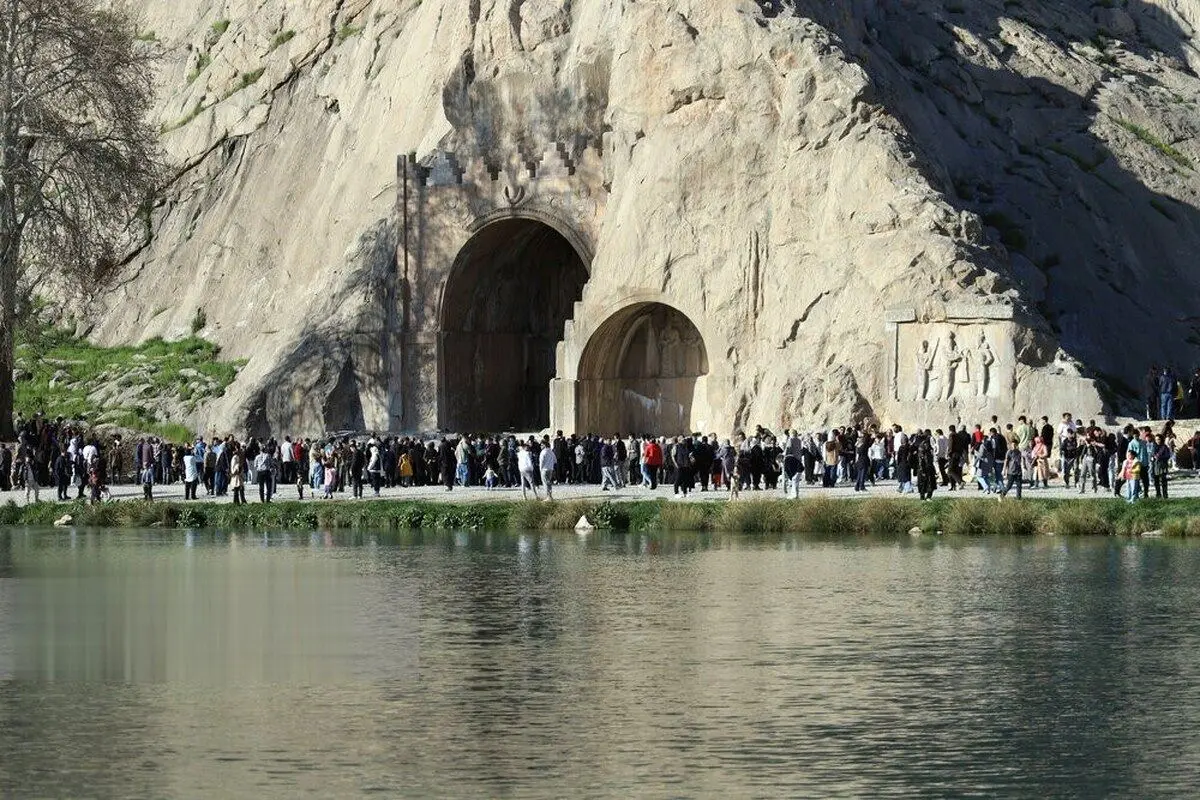 (تصاویر) بازدید مسافران نوروزی از طاق‌بستان