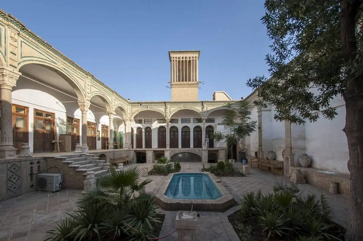 معماری سنتی قم؛ تعامل هنر با اقلیم