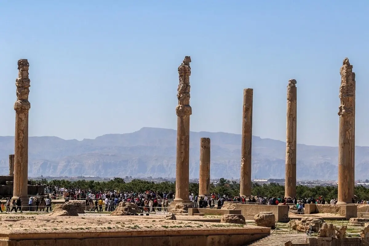 (تصاویر) گردشگران نوروزی در تخت جمشید