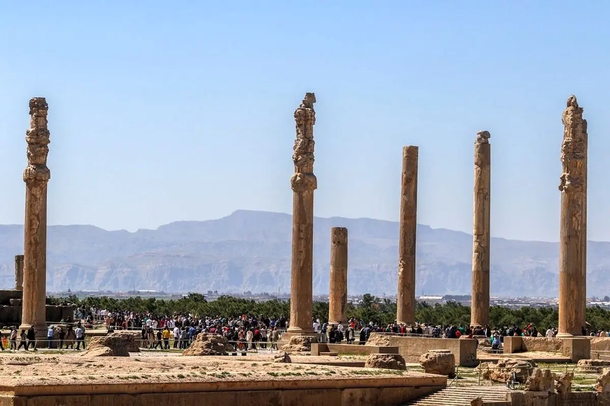 (تصاویر) گردشگران نوروزی در تخت جمشید