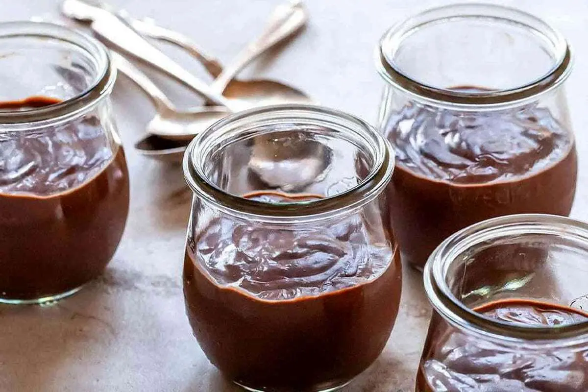طرز تهیه فرنی شکلاتی؛ فرنی خوشمزه برای افطار