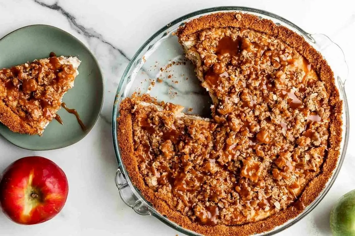 طرز تهیه کیک استروسل سیب؛ کیک خوشمزه کافی شاپی