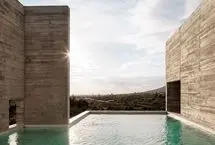 (تصاویر) معماری منحصر‌به‌فرد خانۀ «بروتالیستی» که شبیه ویرانه‌های باستانی است