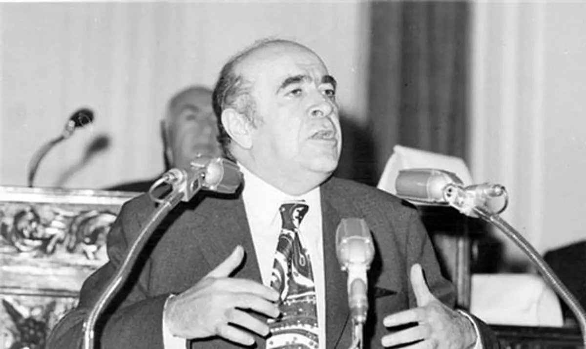 مادر هویدا: آرزو دارم نخست‌وزیر داماد شود