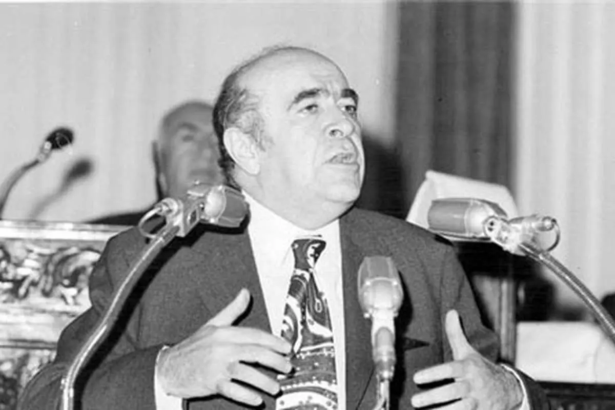 مادر هویدا: آرزو دارم نخستوزیر داماد شود