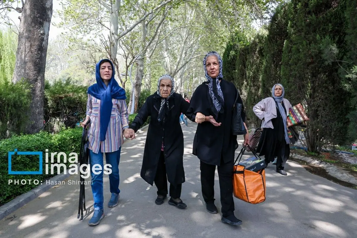 (تصاویر)‌ «سیزده‌بدَر» در پارک لاله
