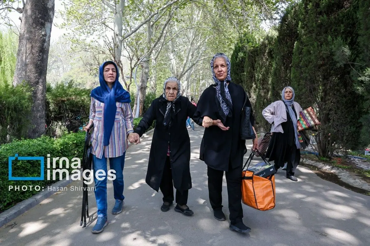 (تصاویر)‌ «سیزده‌بدَر» در پارک لاله