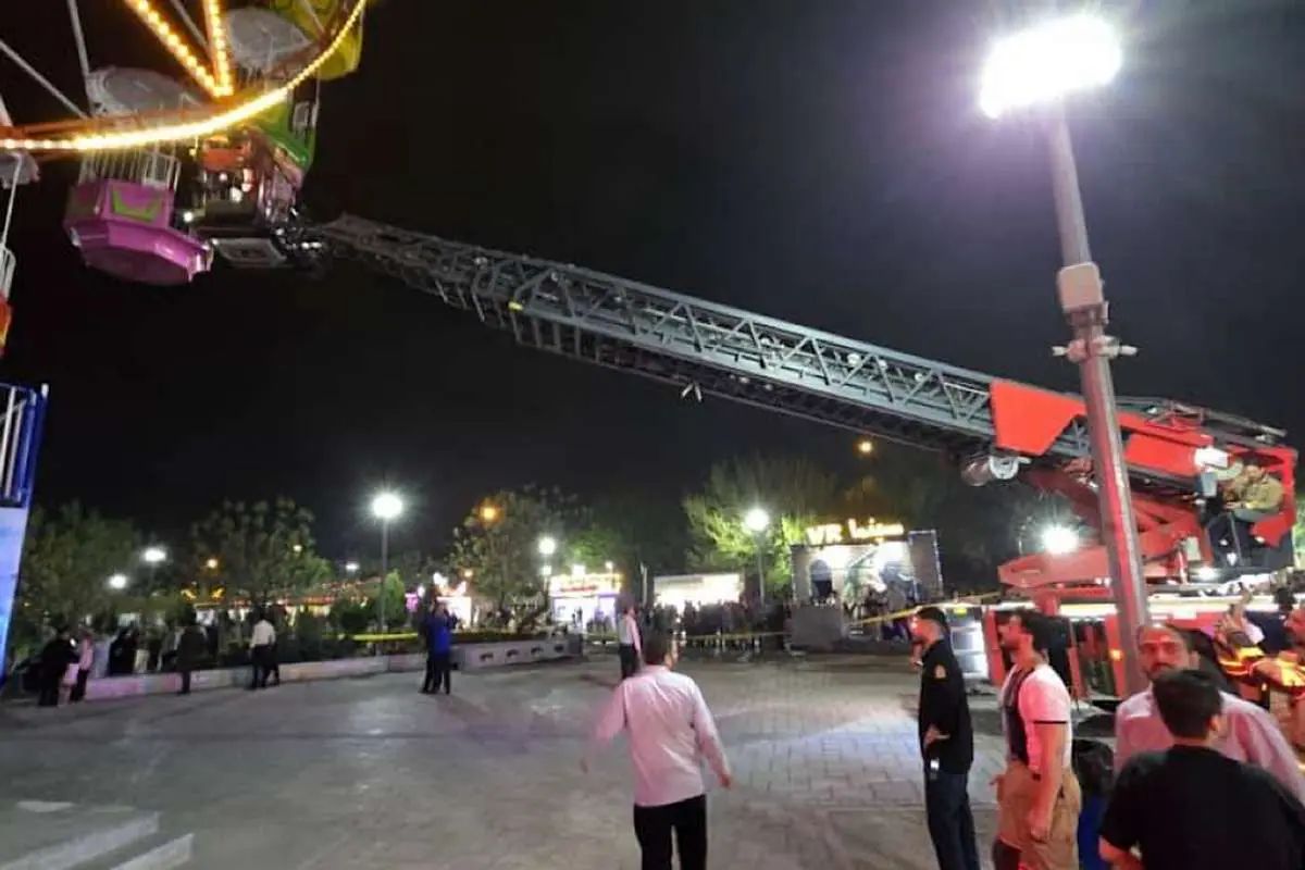 حادثه در شهربازی؛ نجات ۳۱ شهروند توسط آتشنشانی تهران