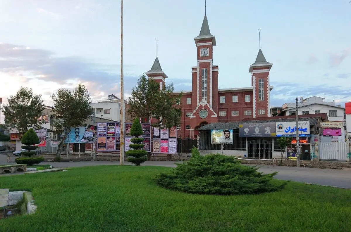 معماری اروپایی در دل بابل؛ نگاهی به مدرسه پورنگ