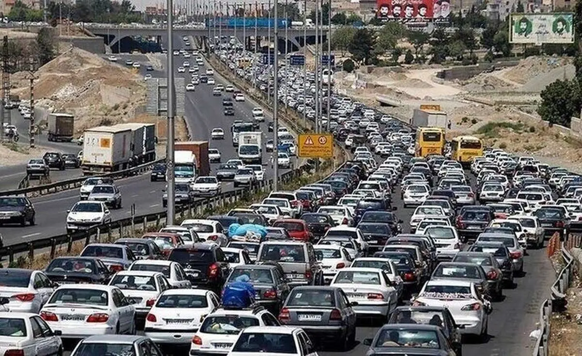 ترافیک سنگین درآزادراه قزوین – کرج – تهران همزمان با پایان تعطیلات عید