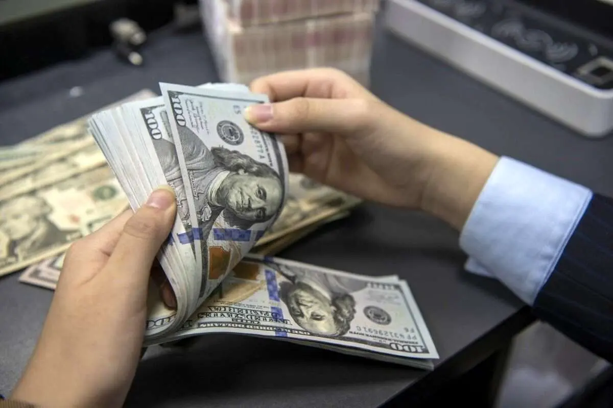 سقوط ارزش دلار پس از اعلام تعرفههای سنگین ترامپ