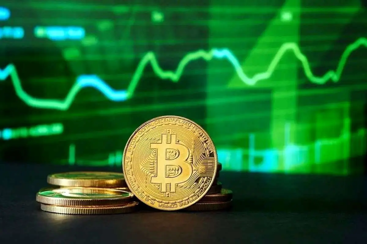 احتمال کاهش قیمت بیتکوین تا ۷۱۰۰۰ دلار