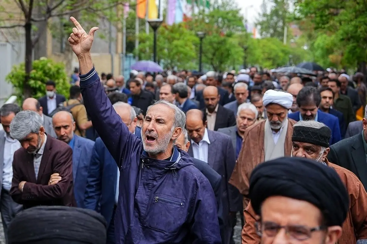 تصاویر؛ فریادهای حمید نوری در تشییع قاضی حسینعلی نیری