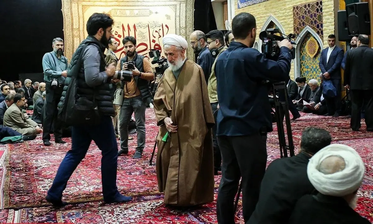تصاویر؛ گریه کاظم صدیقی در مراسم تشییع پیکر قاضی نیری