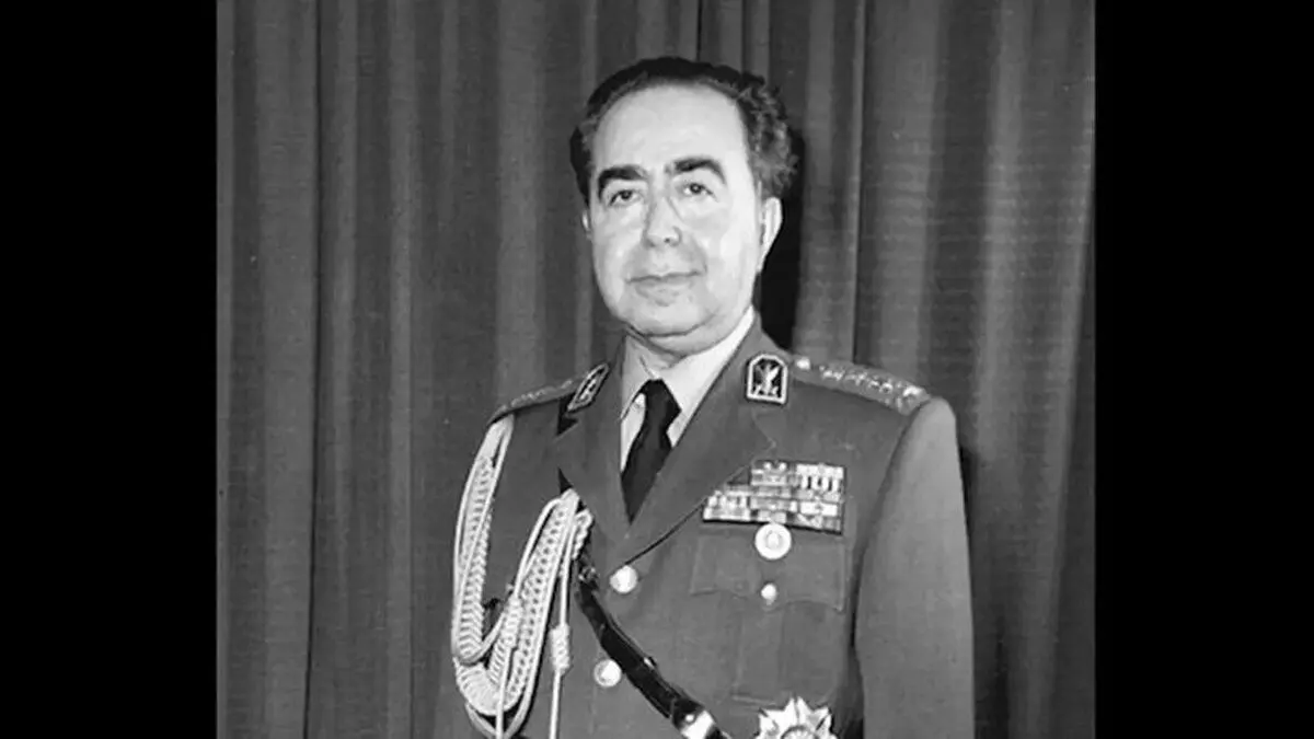 رضاخان گفت مگر نمی‌دانی در دنیا فقط یک شغل وجود دارد