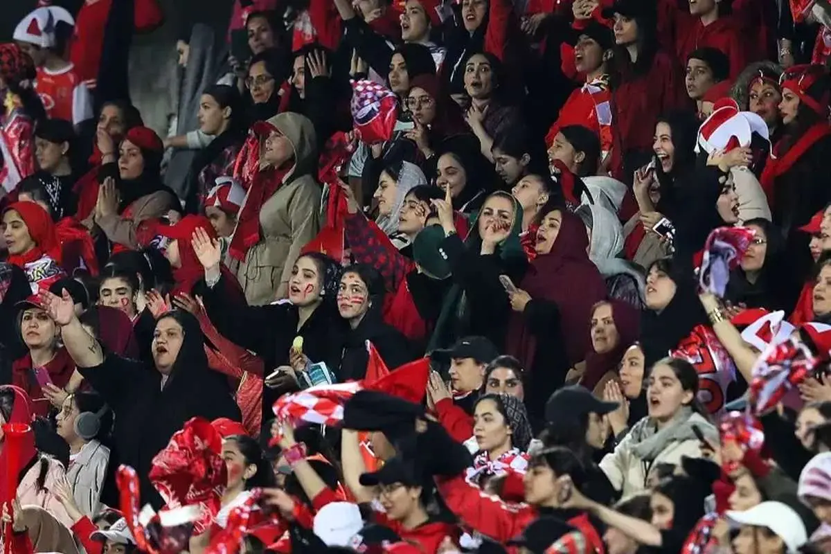 زنان پرسپولیسی از خجالت درویش درآمدند