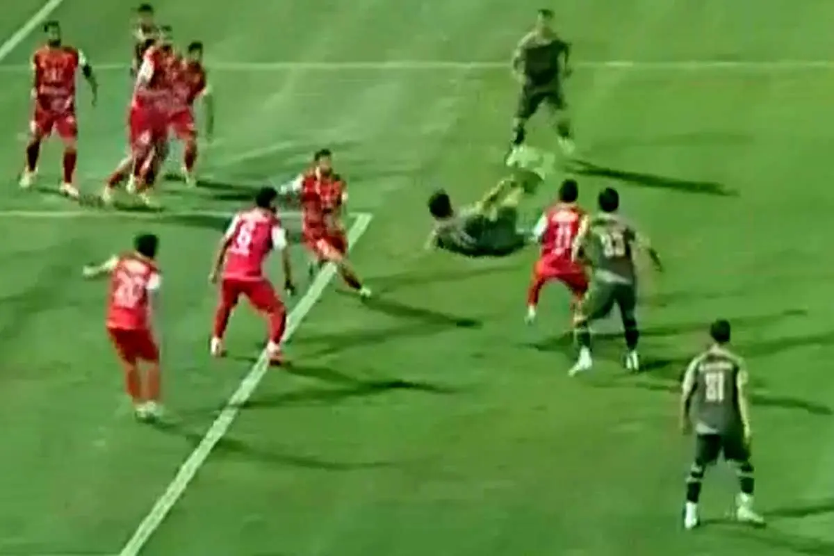 (ویدیو) سوپرگل شمس آذر به پرسپولیس در دقیقه ۱۲