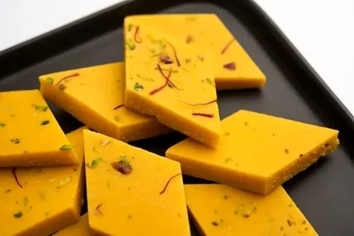 طرز تهیه لوز زعفرانی؛ شیرینی خوشمزه و خوش‌رنگ با طعم زعفران