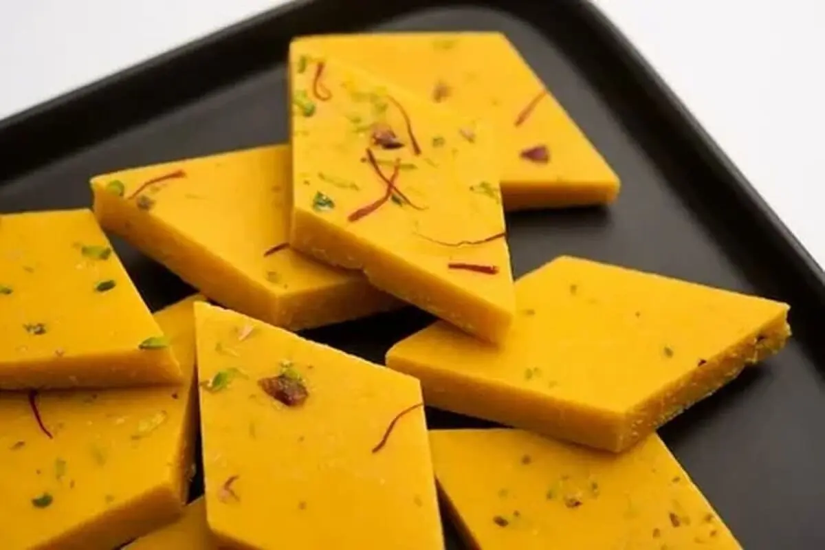 طرز تهیه لوز زعفرانی؛ شیرینی خوشمزه و خوش‌رنگ با طعم زعفران