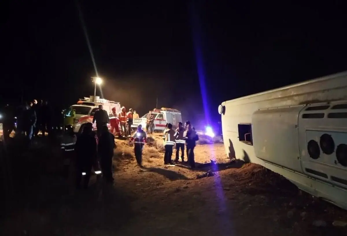 آخرین جزئیات از حادثه واژگونی اتوبوس در کرمان؛ ۸ نفر از جانباختگان زن هستند