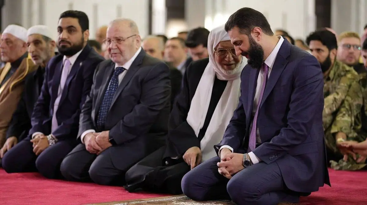 (ویدئو) نماز عید فطر با حضور جولانی در کاخ الشعب دمشق