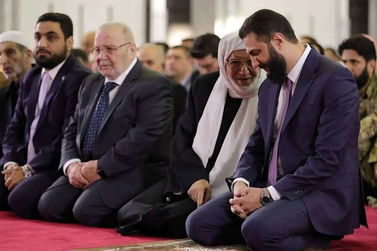 (ویدئو) نماز عید فطر با حضور جولانی در کاخ الشعب دمشق