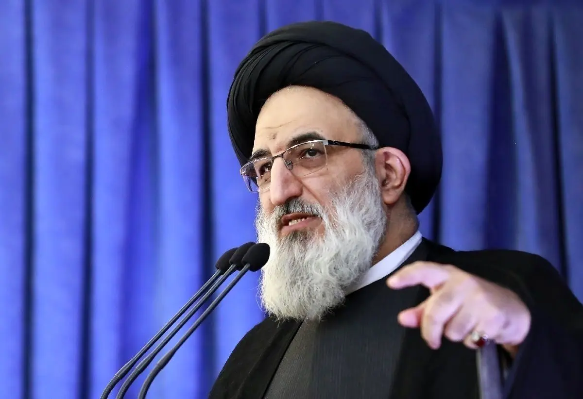 امام جمعه کرج: پاسخ ما به عامل تهدید به بمباران سنگین، تکرار شعار «مرگ بر آمریکا» است