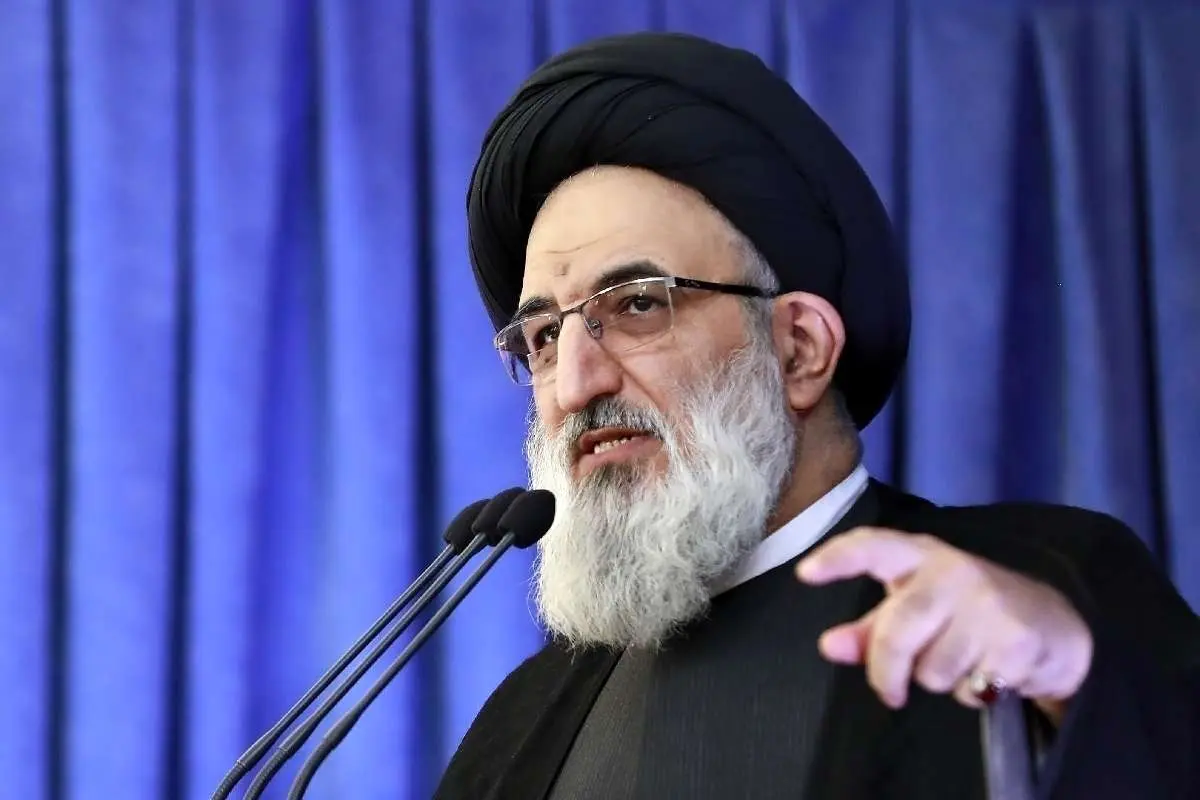 امام جمعه کرج: پاسخ ما به عامل تهدید به بمباران سنگین، تکرار شعار «مرگ بر آمریکا» است