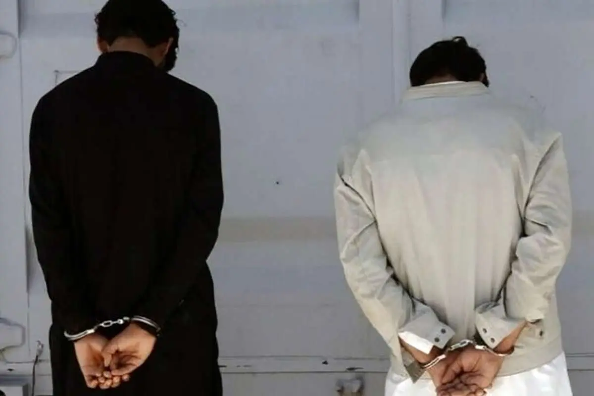 (ویدئو) دستگیری مالخران افغانی که بیش از ۳۰۰ گوشی به افغانستان قاچاق کرده‌اند
