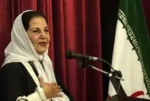 تصویر؛ پوری بنایی در کنار اسب محبوب‌اش در دهه ۵۰
