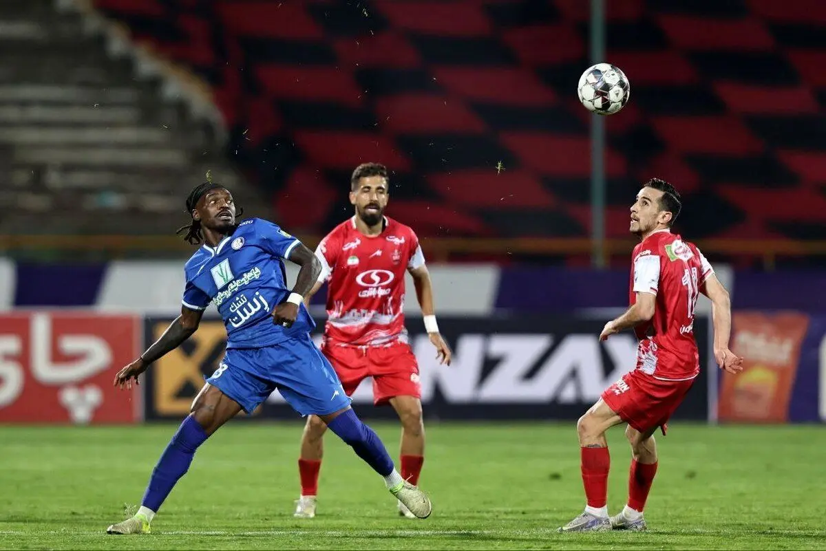 چند دستگی در رختکن پرسپولیس