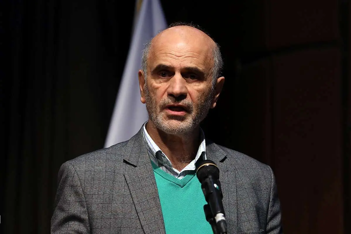 فرشاد مومنی: آقای پزشکیان! مراقب باشید؛ سوراخ دعا را گم کردهاید