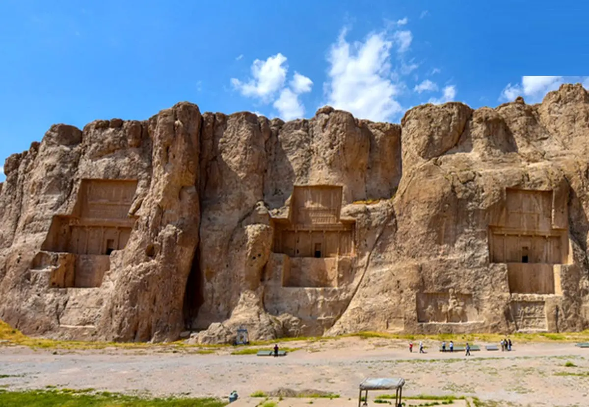 سفر به گورستان مرموز شاهان بزرگ هخامنشی در نقش رستم؛ چرا شاهان هخامنشی اینجا دفن شدند؟