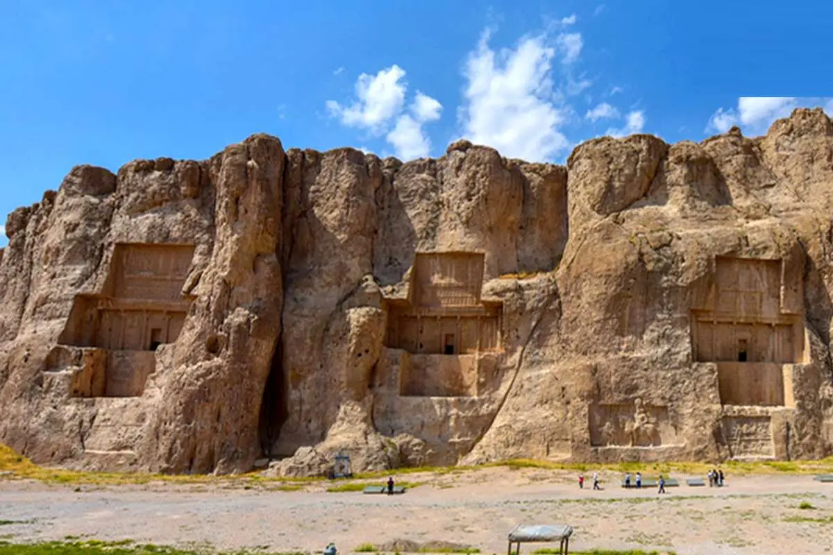 سفر به گورستان مرموز شاهان بزرگ هخامنشی در نقش رستم؛ چرا شاهان هخامنشی اینجا دفن شدند؟