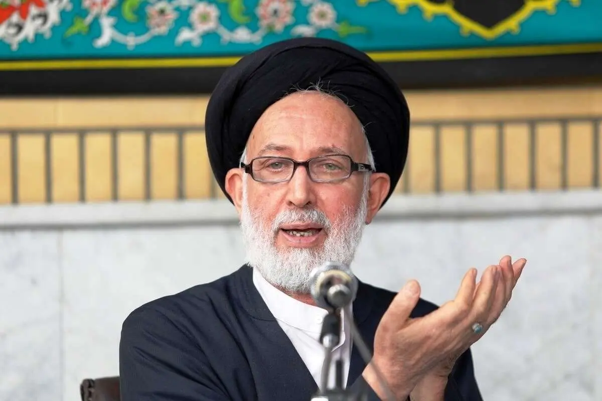 آیتالله ایازی: استفاده از زور برای حجاب اشتباه است