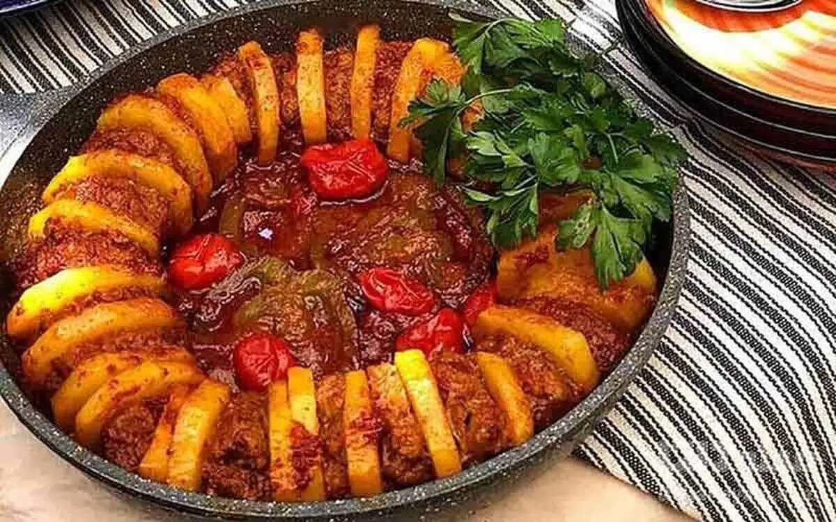 کباب تابه‌ای گوشت و بادمجان؛ تجربه‌ای خوشمزه و بی‌نظیر 