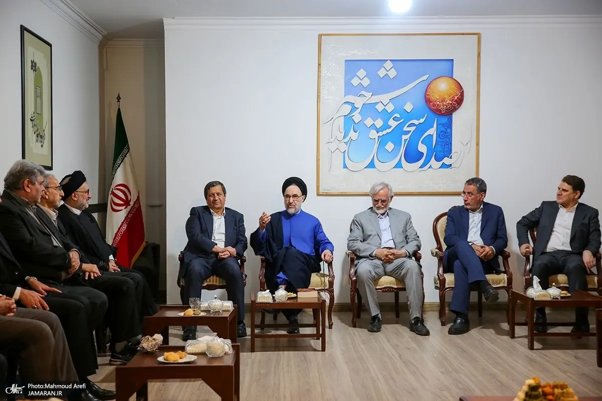 تصاویر؛ دیدار نوروزی جمعی از وزرای سابق با سید محمد خاتمی