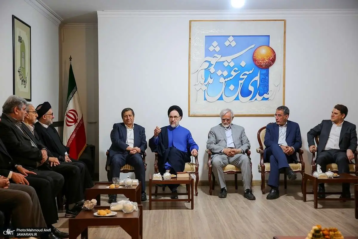 تصاویر؛ دیدار نوروزی جمعی از وزرای سابق با سید محمد خاتمی