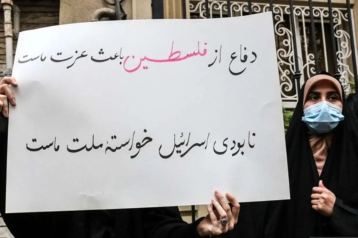 تصاویر؛ دستنوشتههای تجمع کنندگان مقابل سفارت مجارستان در تهران