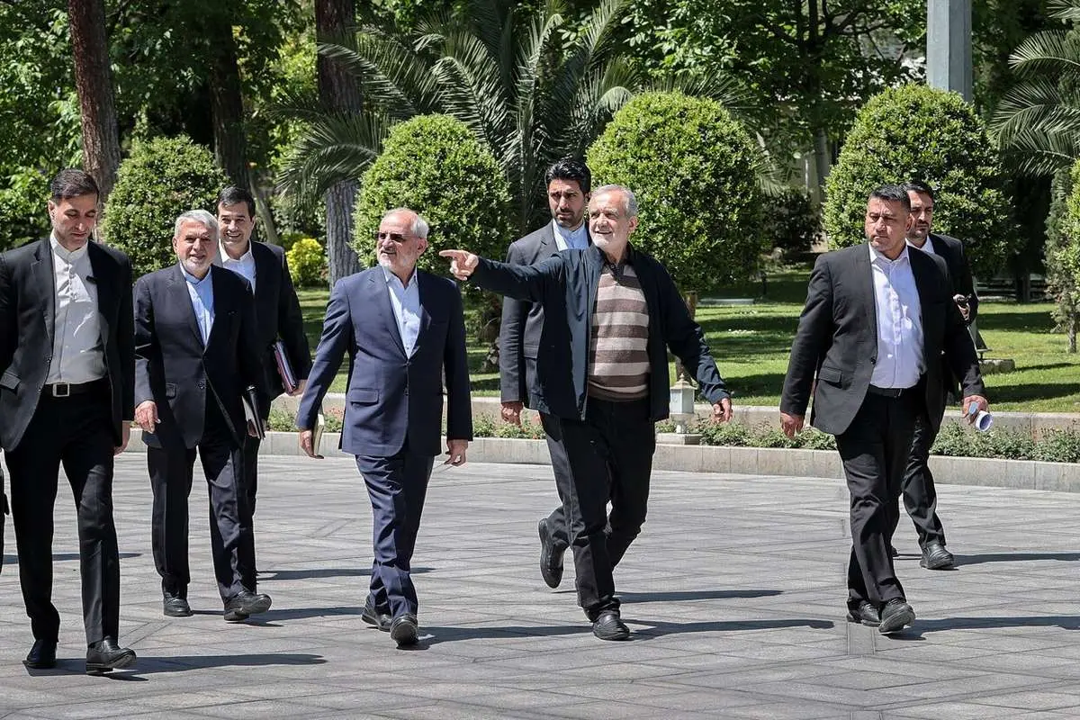 دولت نیروی دوشغله دارد؟!