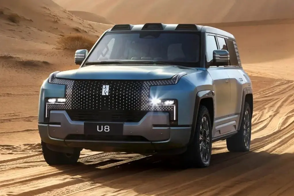 شاسی‌بلندی که در برابر تنه ۱٬۸۰۰ کیلویی نخل هم دوام می آورد!