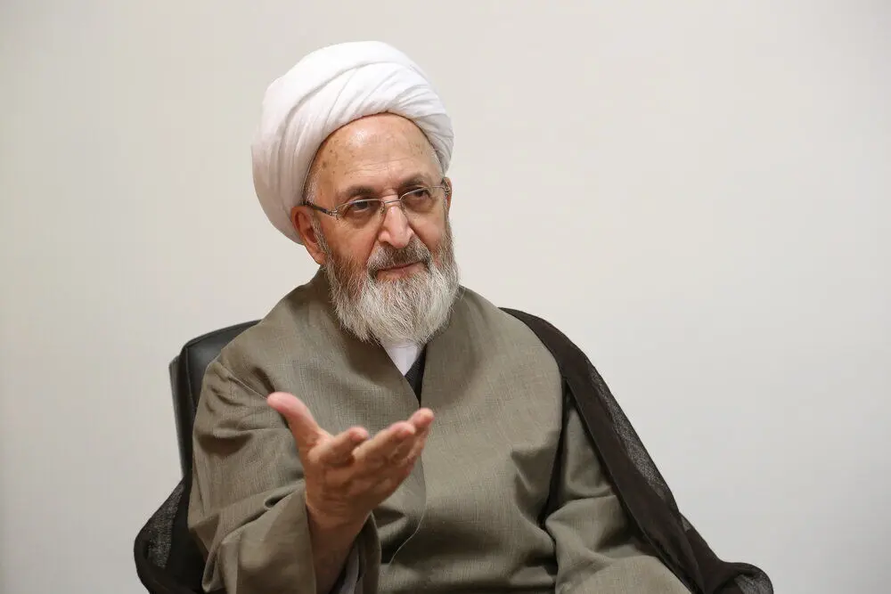 انتقاد آیت‌الله سبحانی از انتشار مناظره سلیمانی اردستانی و کاشانی: چه انگیزه‌ای پشت طرح این مسائل است؟!