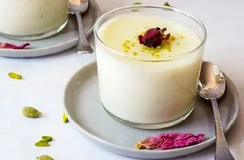 طرز تهیه فرنی  نارگیلی؛ دسر آسان و خوشمزه برای شب یلدا